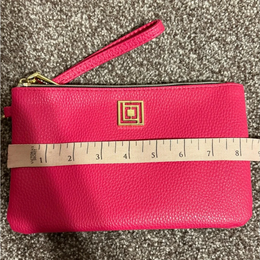 Liz Claiborne Vegan Faux Pebbled Leather Phone Charging Wristlet Wallet